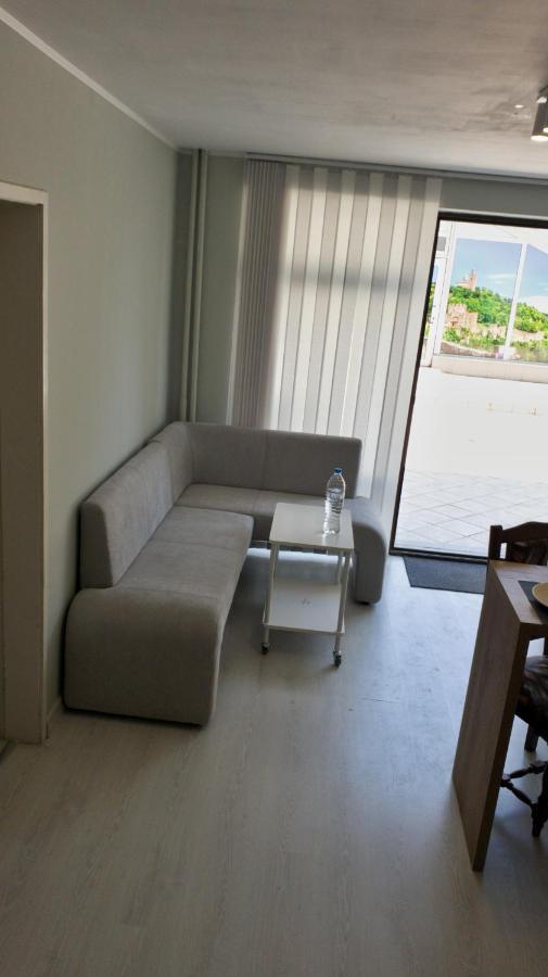 Cozy Studio Near The Park With Huge Verandah. Veliko Tarnovo Kültér fotó